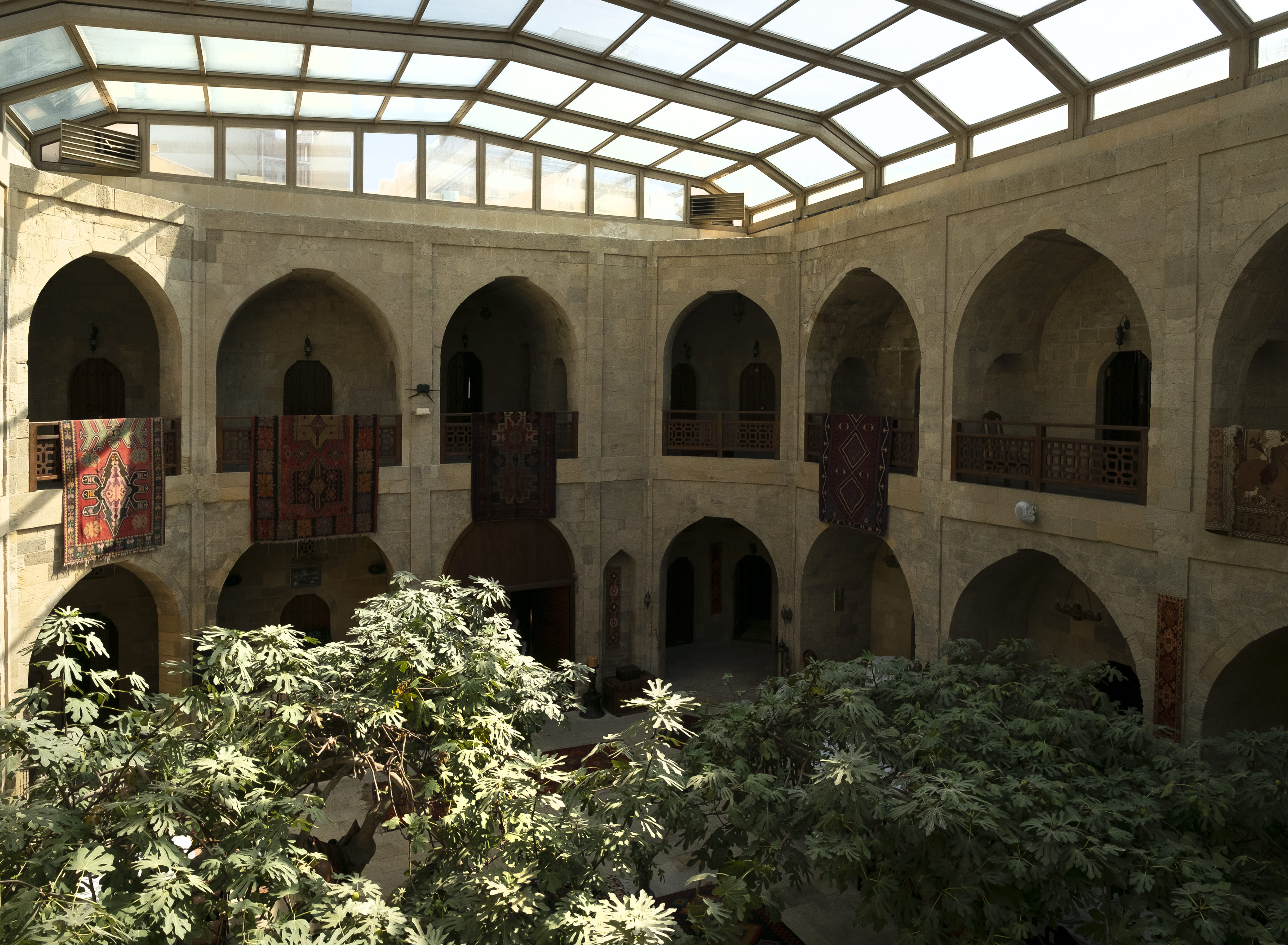 İkimərtəbəli karvansara