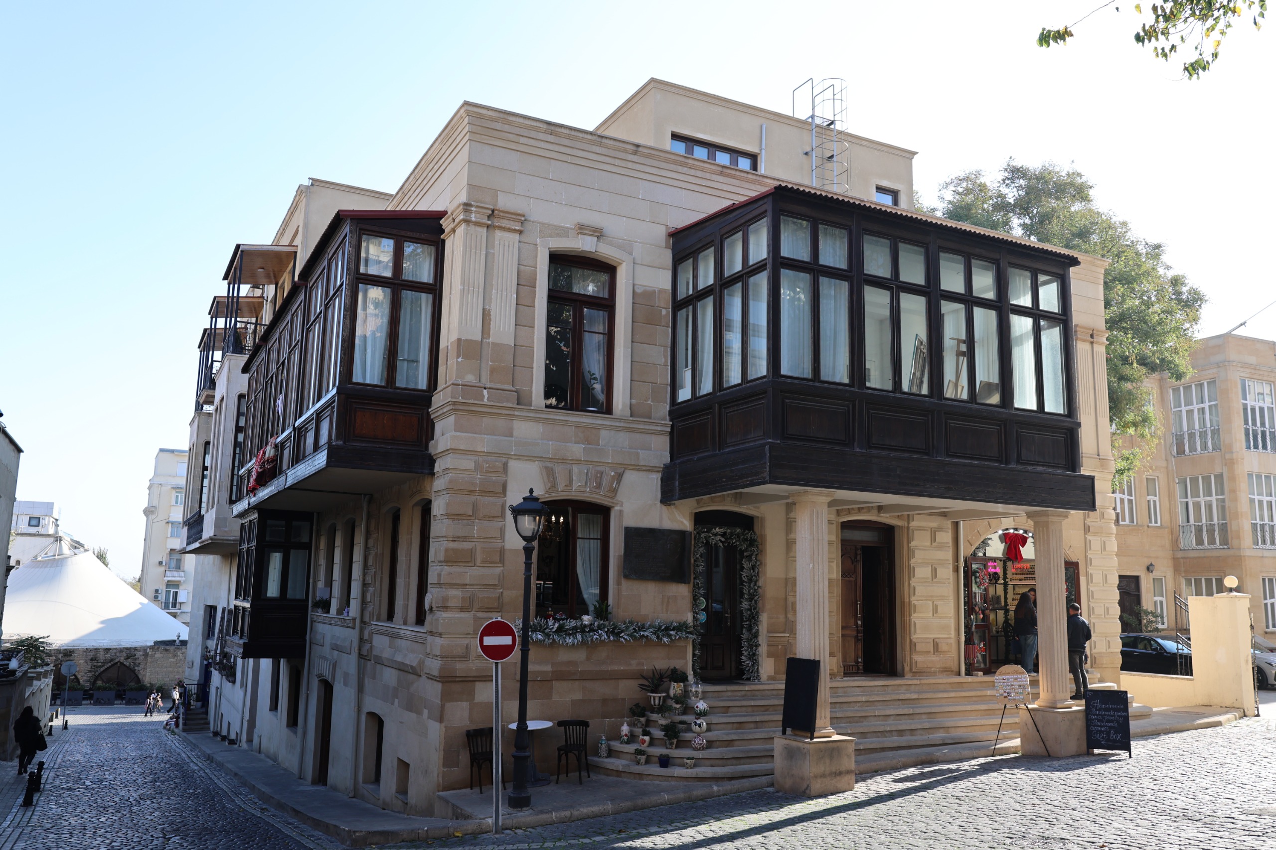 Mansurovların evi
